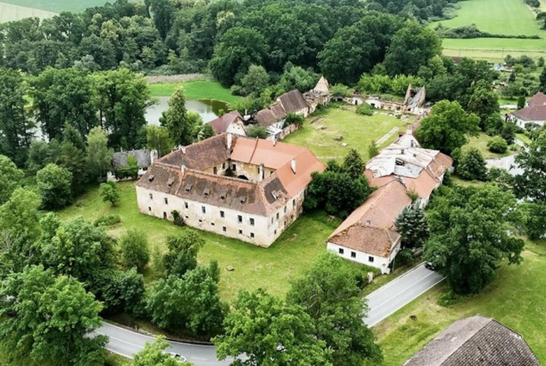 Zámek Bzí, Czech Republic (Czechia)